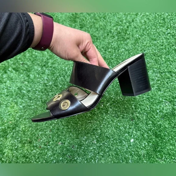 Louise et Cie Women's Kamea Grommet Embellished Black Sandals Size 8.5 - Picture 5 of 13